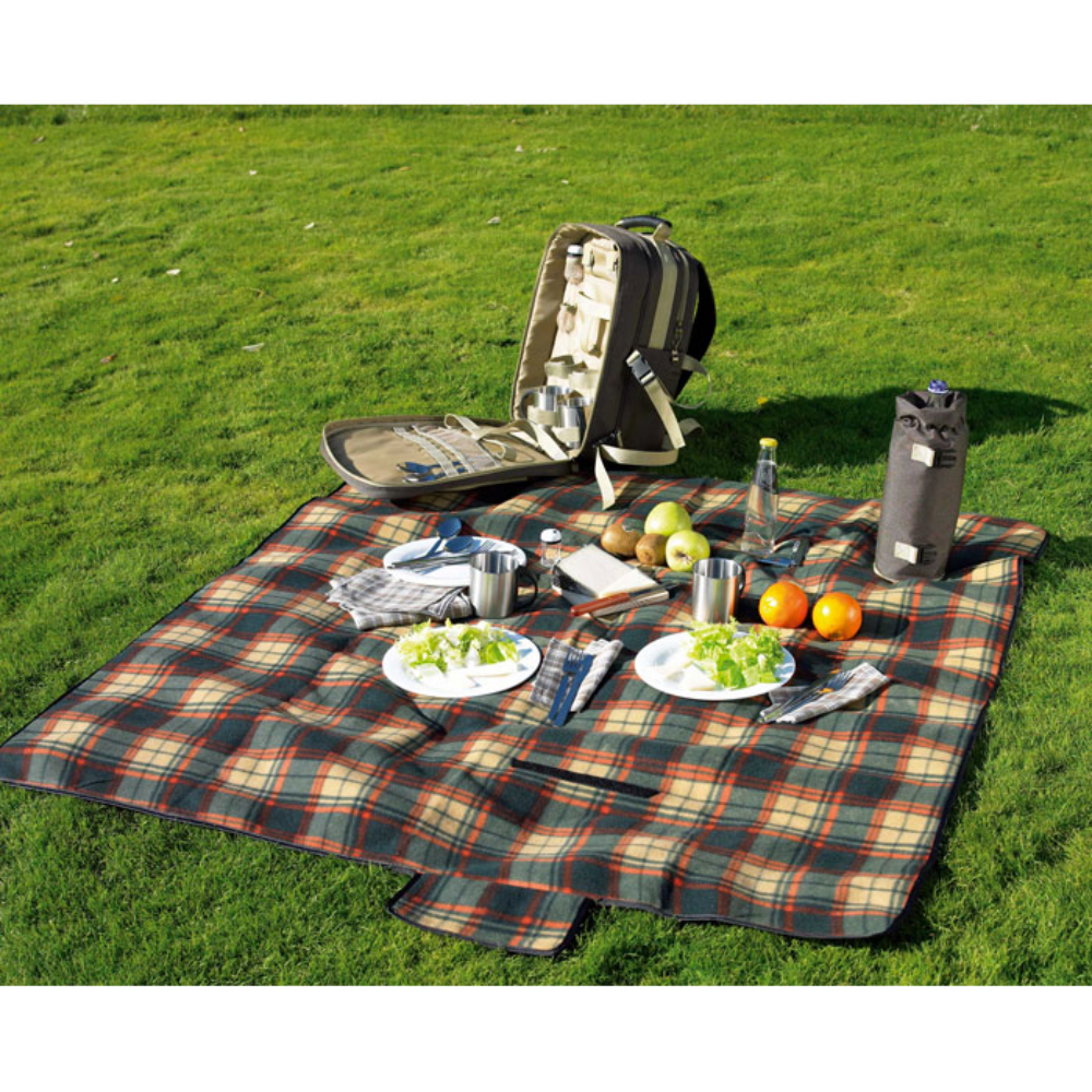 A 4-person picnic backpack with a blanket and a bottle holder - Bosham