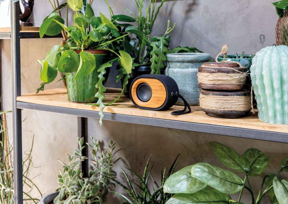 Nachhaltiger Lautsprecher aus Naturbambus und Stoff - Schweich 