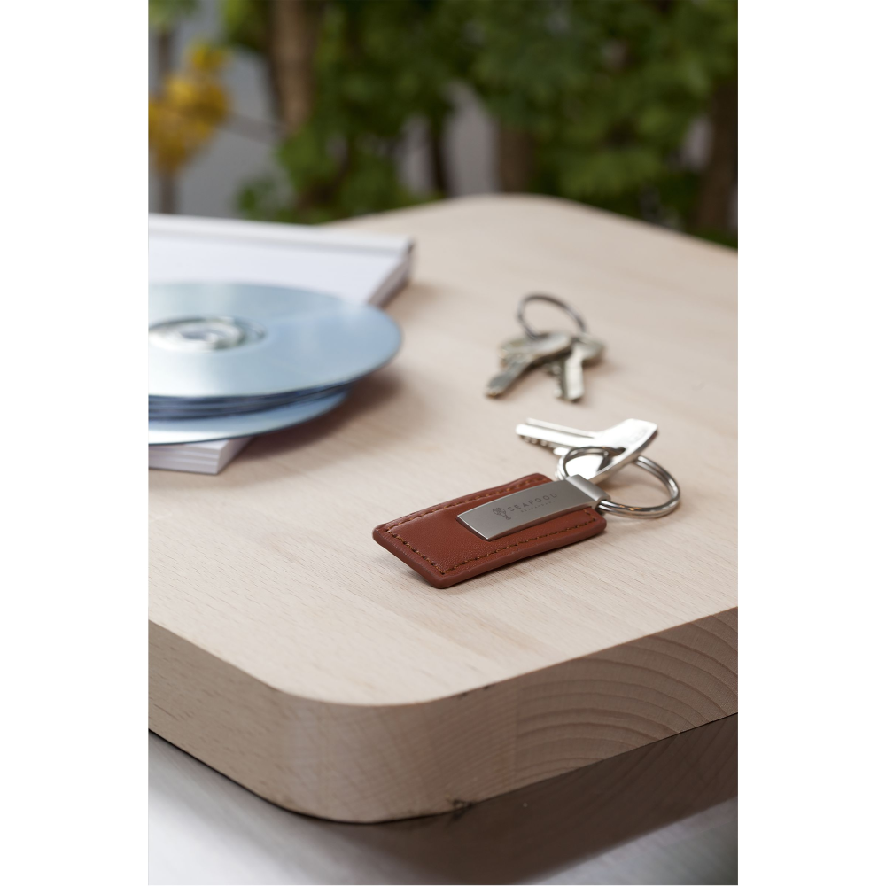 Porte-clés en métal mat avec étiquette en imitation cuir - Chanteloup-en-Brie