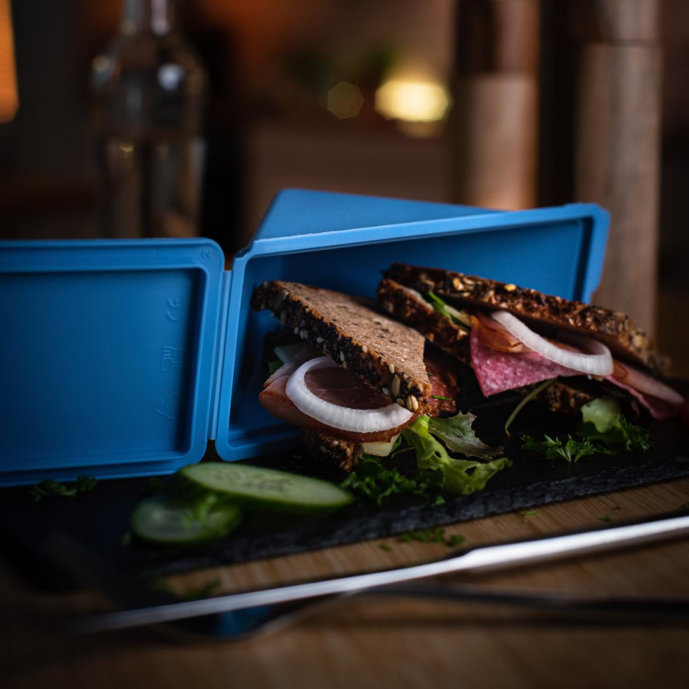 A sandwich box that can be used multiple times, perfect for on-the-go usage - Dorking