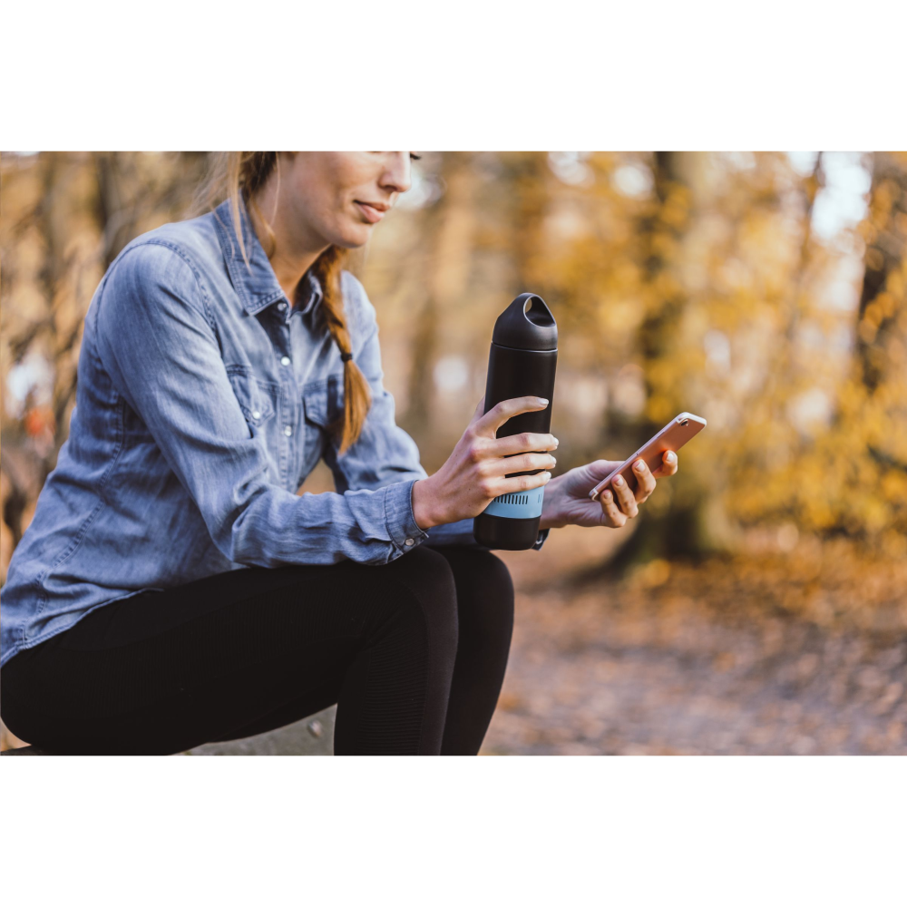A bottle designed with a built-in speaker, which also has the ability to maintain the temperature of the contained beverages. - Butterwick - Baginton