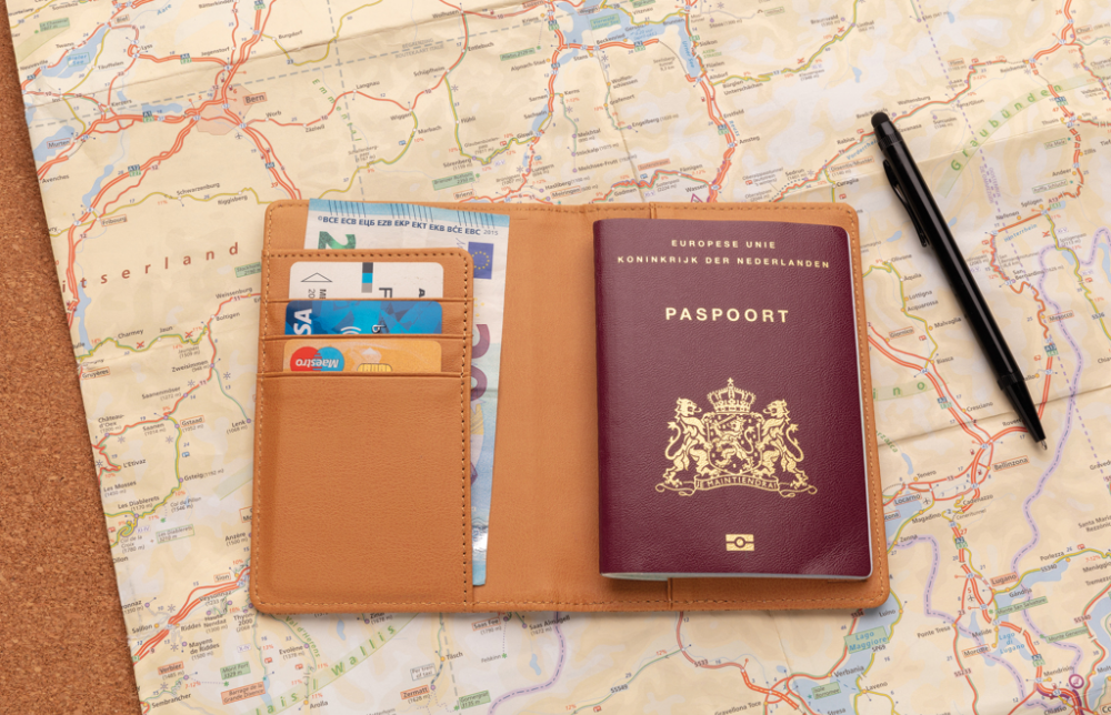 Copertina del passaporto in sughero naturale con blocco RFID - Corrido