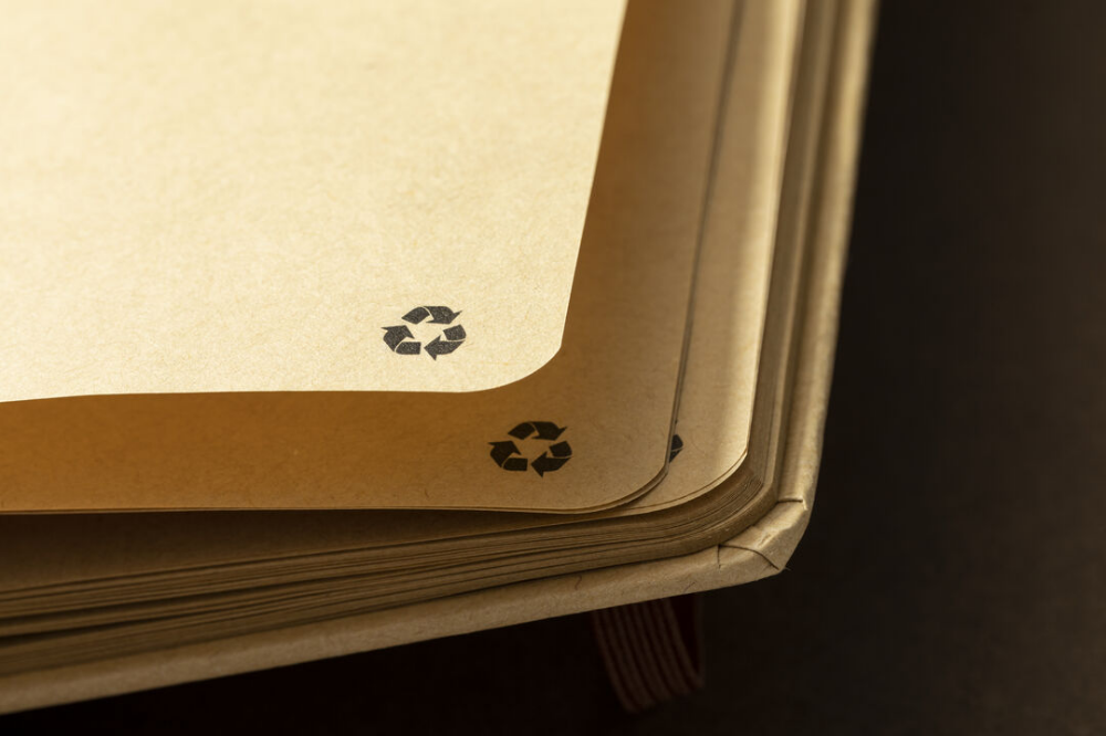 Bloc-notes à couverture rigide en carton recyclé A5 - Varessia