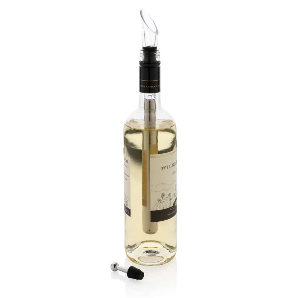 A wine cooling rod equipped with a non-drip spout and aerator - Ambleside
