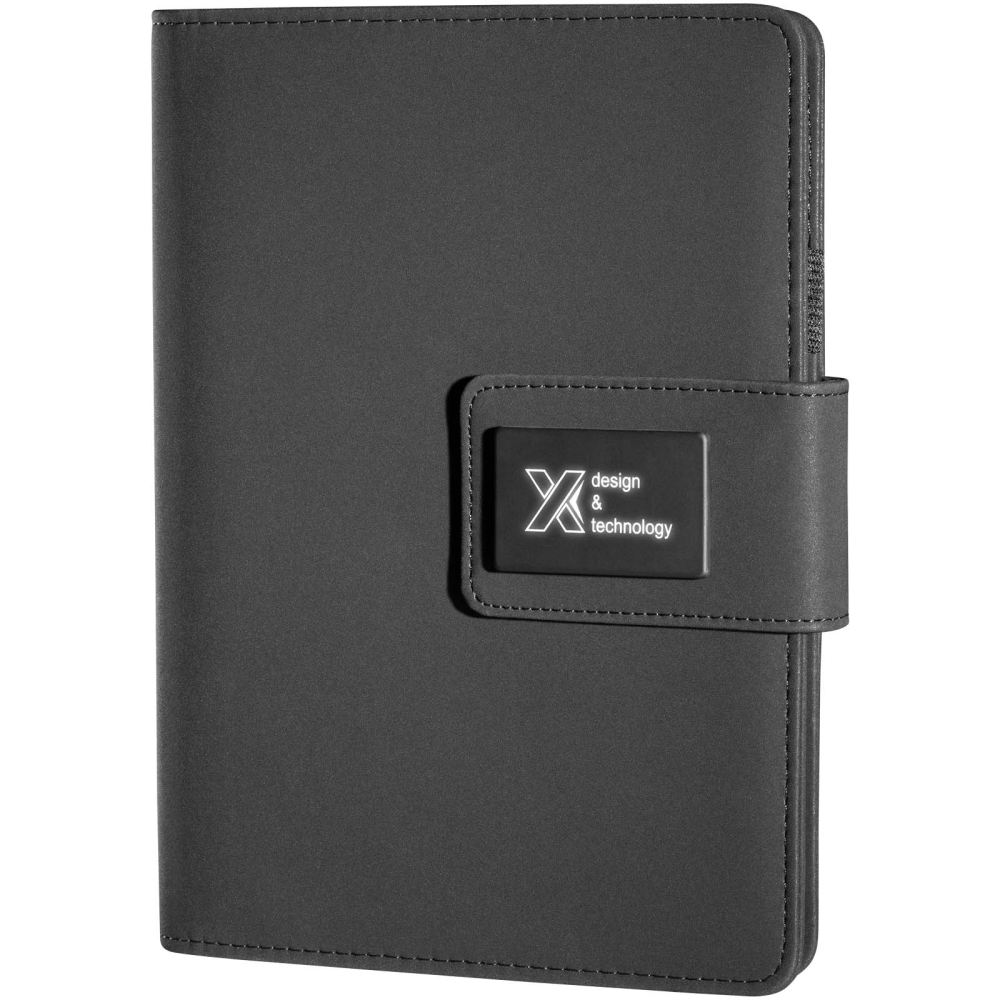 SCX.design O16 A5 Notizbuch mit Powerbank und Leuchtlogo