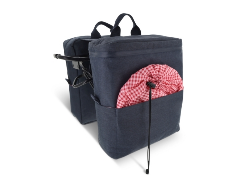 The Double Bicycle Picnic Bag comes with insulation and a set of tableware. It is perfect for picnics and outings. The bag is designed to fit comfortably on a bicycle, making it easy to transport. The insulation ensures that your food and drinks stay cold, and the included tableware set means you'll have everything you need for a perfect picnic. - Bedford