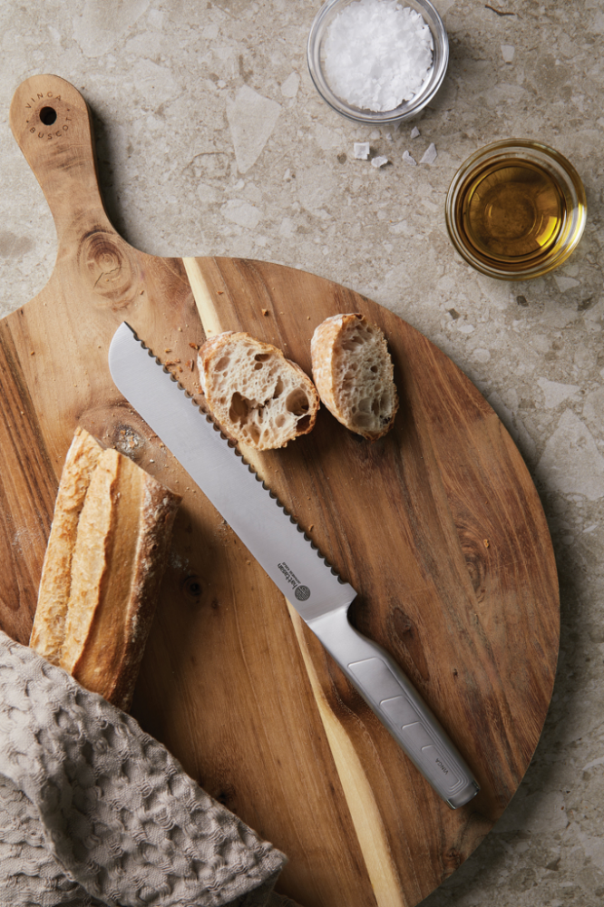 A bread knife from Littleport that prevents bread from crumbling when cut. - Mossley