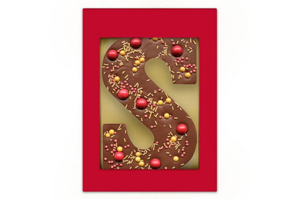 Letra de Sinterklaas de lujo en chocolate con leche con decoración - Jimena