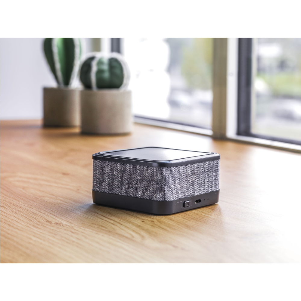 SquareBox speaker met wireless charging