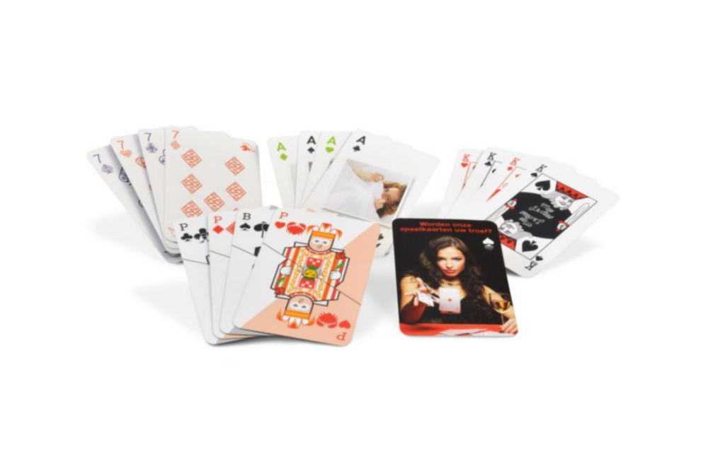 Kaartspel met eigen speelzijde in doosje